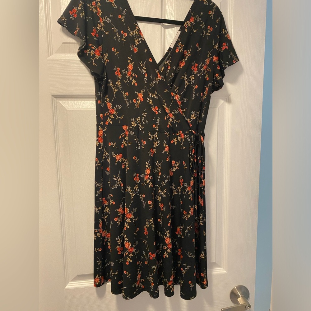 Kaileigh black floral print faux wrap dress size MP